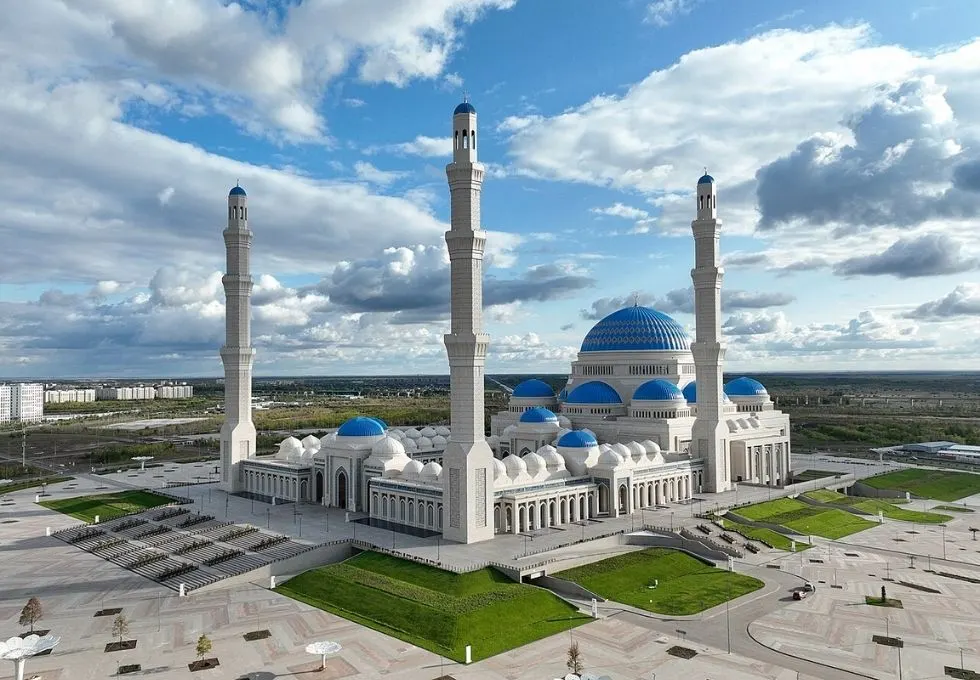 Главная республиканская мечеть в Астане