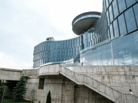 Недостроенный отель Kempinski Grand Asia