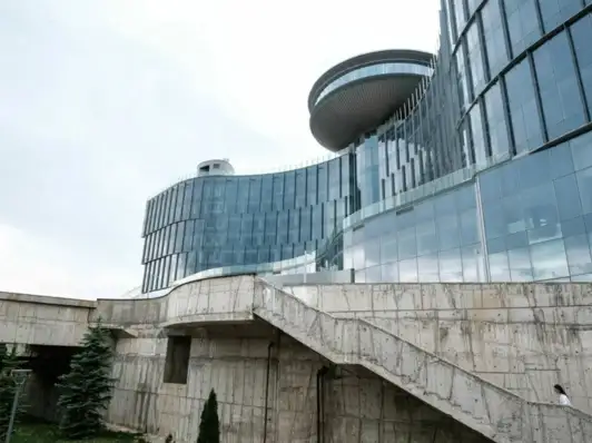 Недостроенный отель Kempinski Grand Asia
