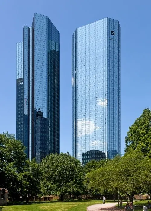 Здание Deutsche Bank во Франкфурте